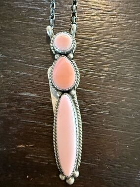 Navajo handmade big pink conch necklace. 925 sterling